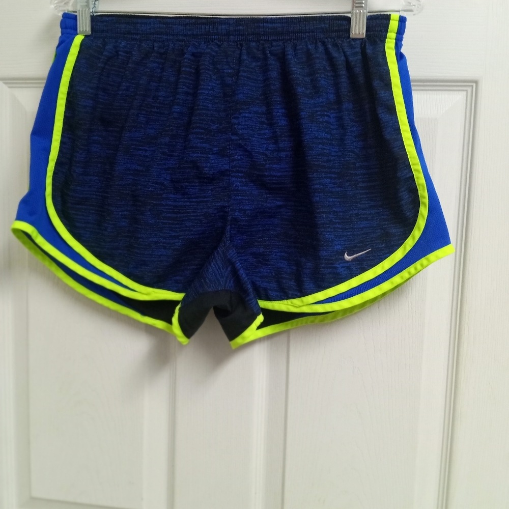 Womens nike shorts size large